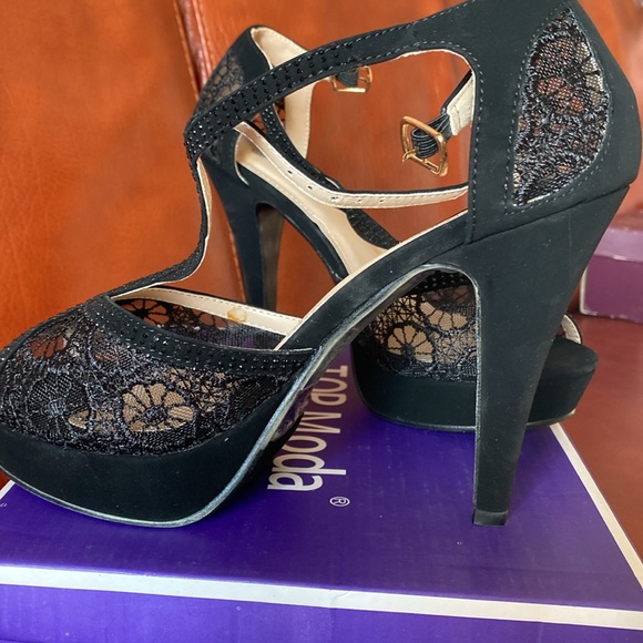 LIKE NEW TOP MODA PLATFORM SHOES - Picture 4 of 4